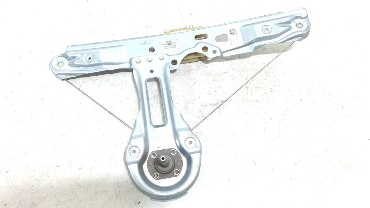 Raammechaniek links achter Ford Focus, Auto-onderdelen, Onderdelen@venauto.nl, Van der Ven Autorecycling B.V., Gebruikt, Ettenseweg 76, 4706 PB Roosendaal, The Netherlands