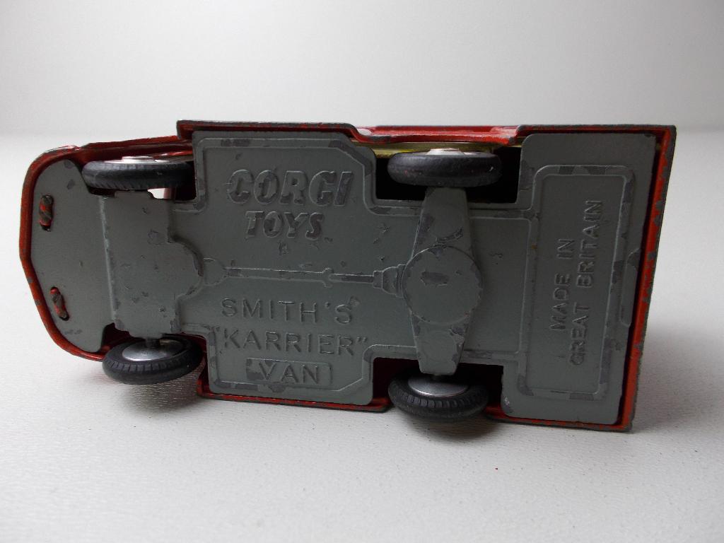 1962 Corgi Toys 426 CHIPPERFIELDS CIRCUS "BOOKING OFFICE"., Ophalen of Verzenden, Gebruikt, Bus of Vrachtwagen, Corgi