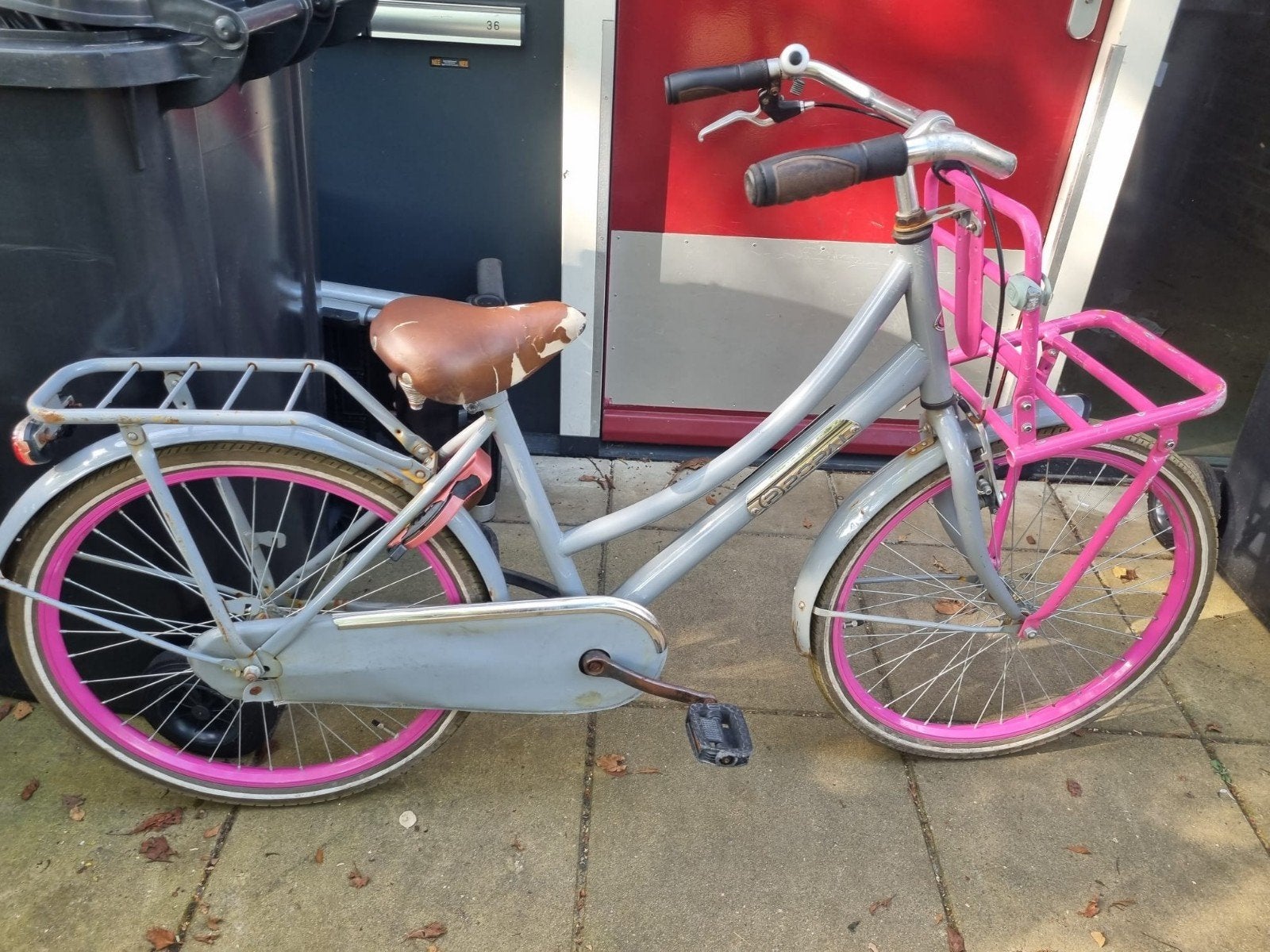 Gebruikte damesfiets met roze accenten en voordrager, Overige merken, Velgrem, Ophalen of Verzenden, 53 tot 56 cm