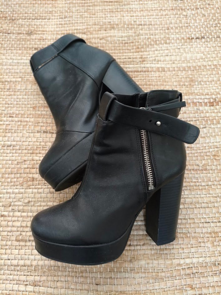 H&M zwarte dames hak laarzen met ronde neus en ceintuur, Hoge laarzen, H&M, Zwart, Ophalen of Verzenden