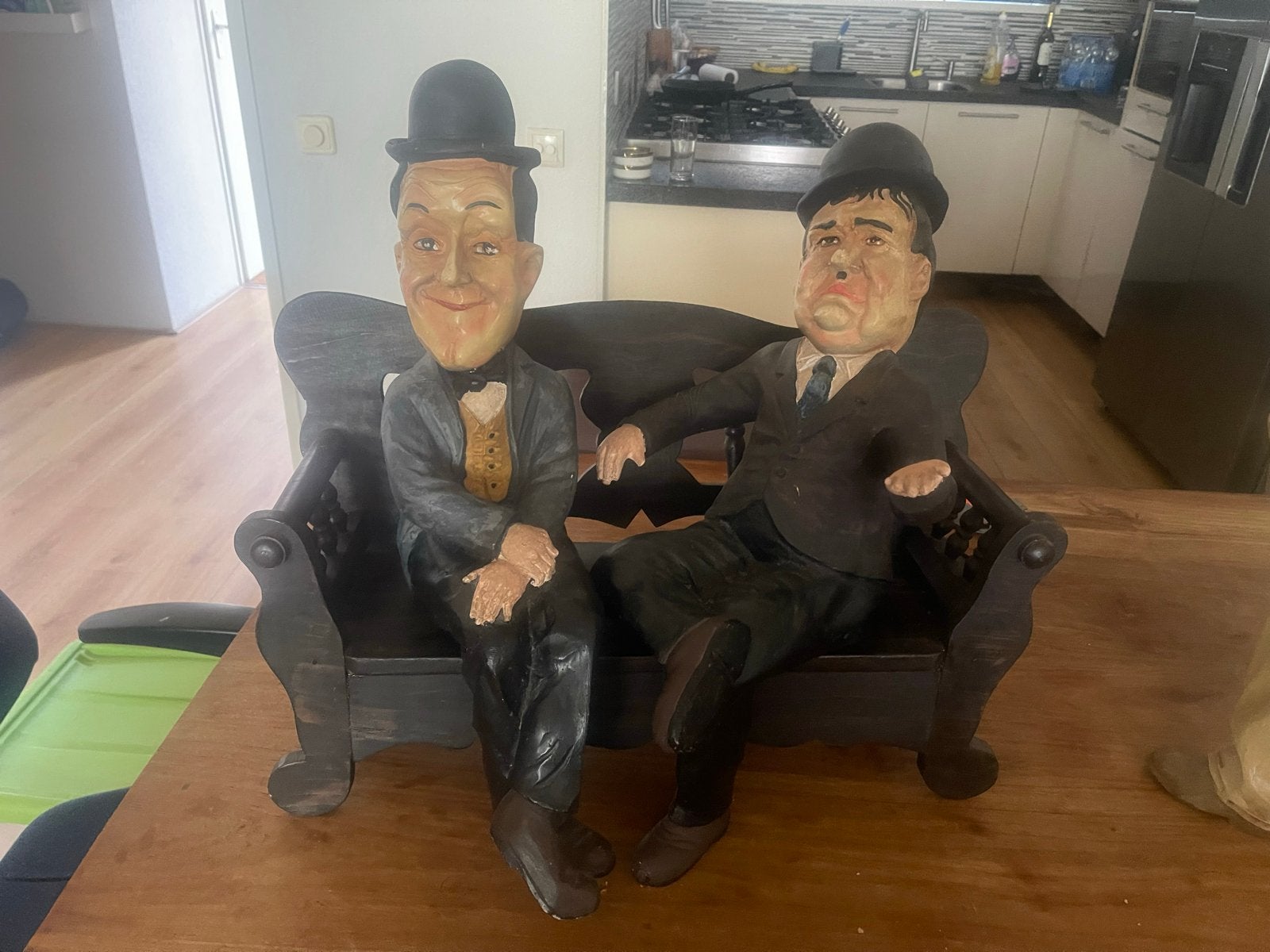 Unieke Laurel & Hardy beeld op bankje, Verzamelen, Ophalen, Gebruikt