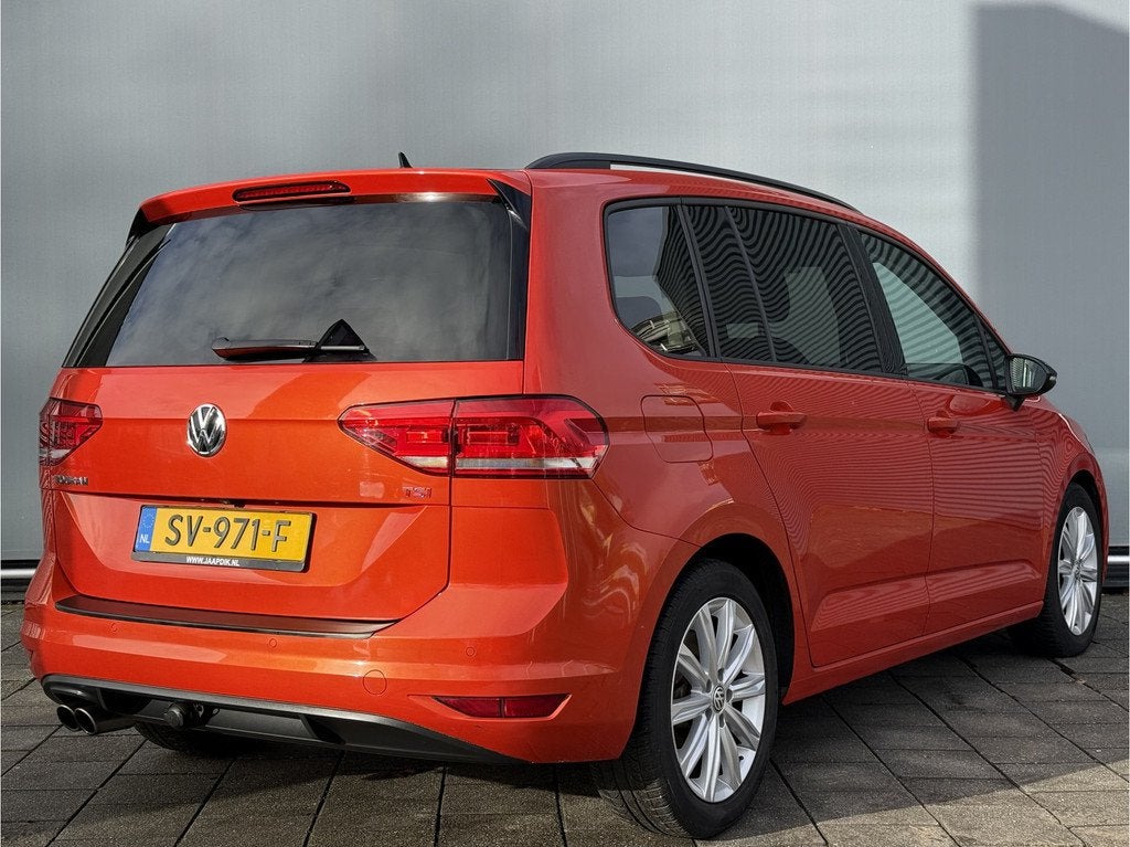 Volkswagen Touran BWJ 2017 | 1.8 TSI 180PK Highline Bus R AU, Auto's, Volkswagen, 1441 kg, Gebruikt, 179 pk, Alcantara