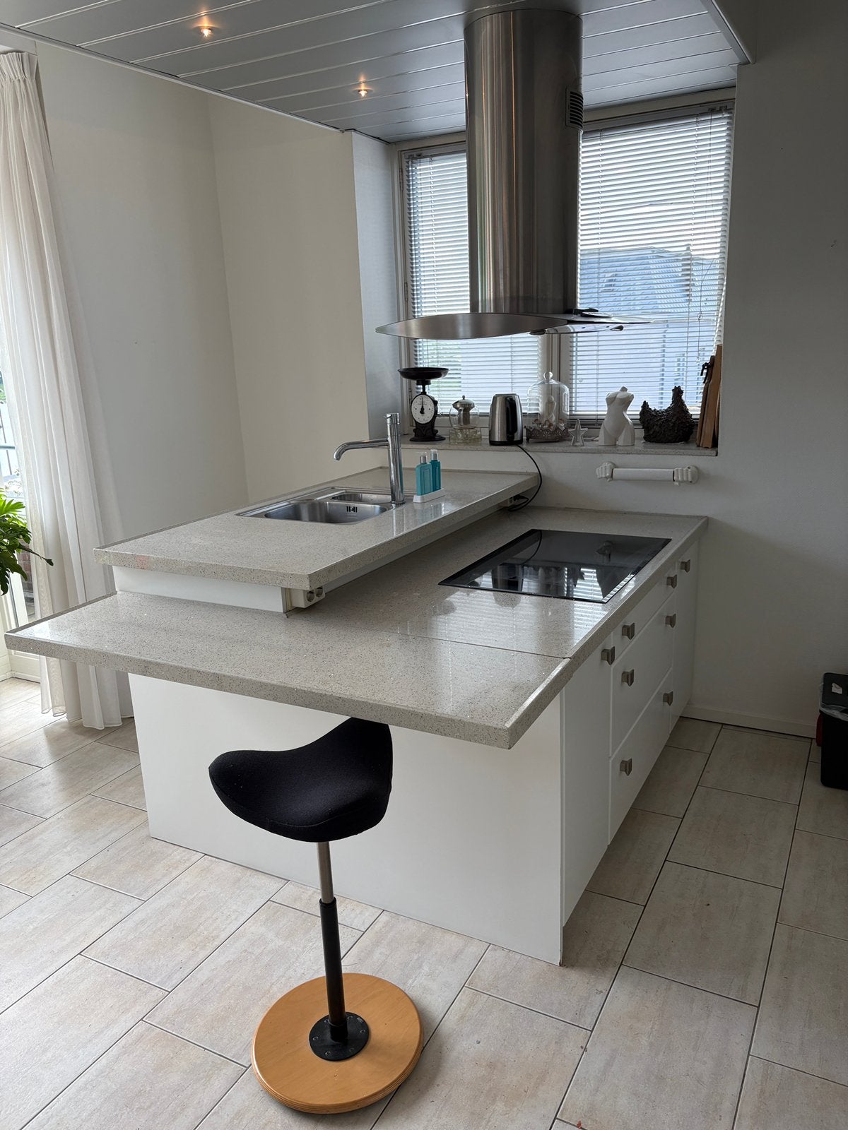 Keuken met 5-pits inductiekookplaat en afzuigkap, Huis en Inrichting, Keuken | Complete keukens, Gebruikt, Wit, Overige typen
