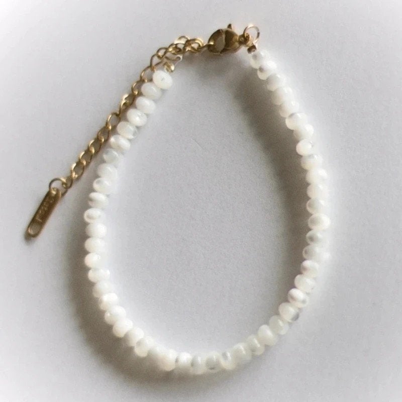 witte parelmoer edelsteen armband - stainless steel goud, Sieraden, Tassen en Uiterlijk, Kettingen, Wit, Nieuw, Ophalen of Verzenden