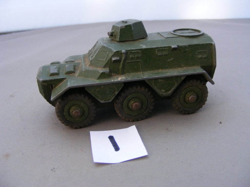 Armoured perssonel carrier dinky toys 676 (1), Ophalen of Verzenden, Gebruikt, Bus of Vrachtwagen, Dinky Toys