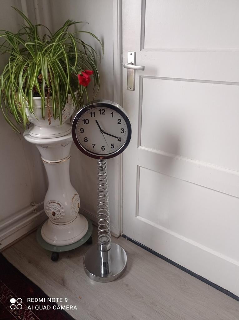 Staande klok op Spiraal
93 cm, Huis en Inrichting, Woonaccessoires | Klokken, Ophalen of Verzenden, Staande klok