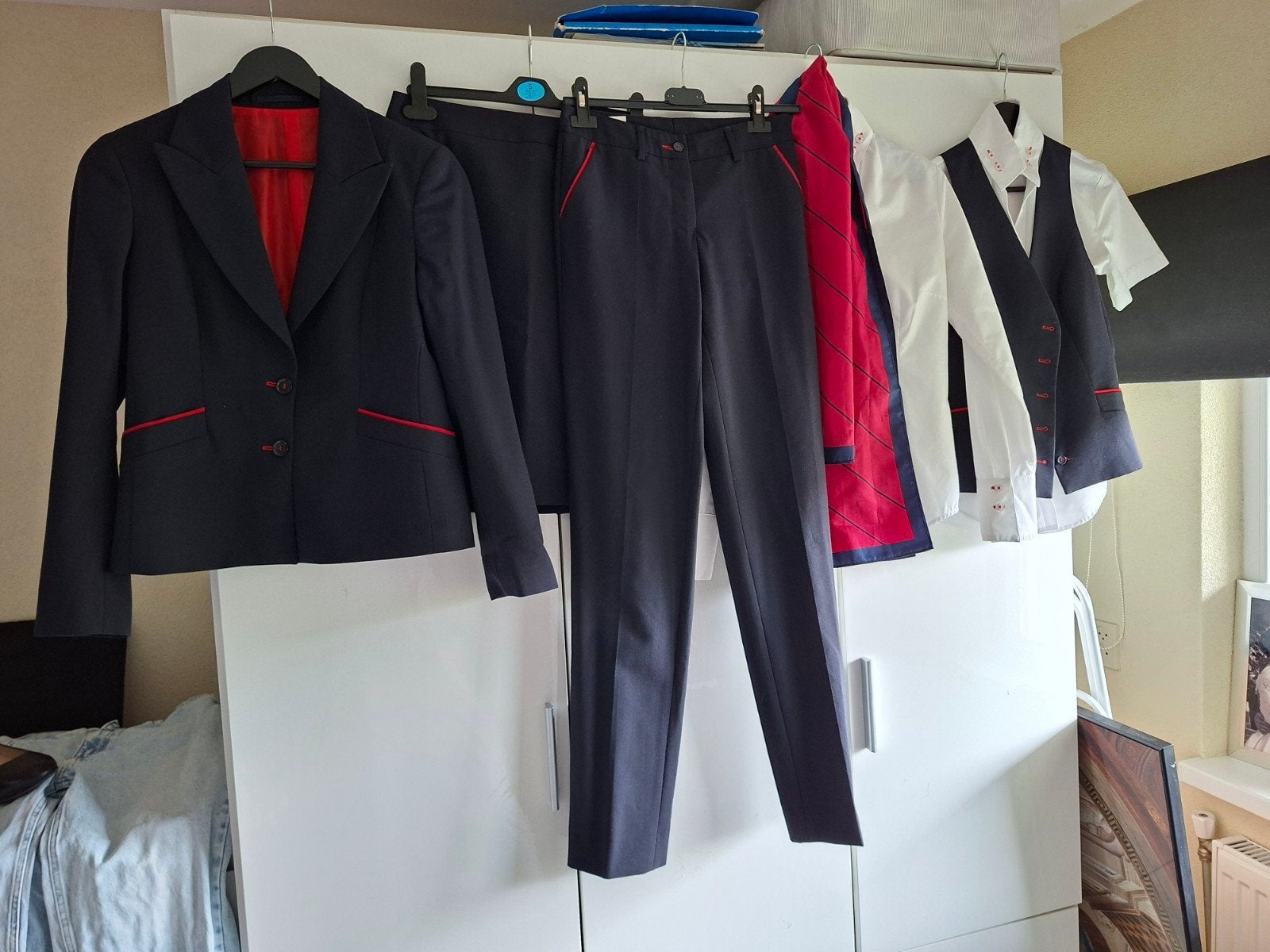 Complete kleding set voor de opleiding stewardess., Ophalen, Zo goed als nieuw, Maat 36 (S)