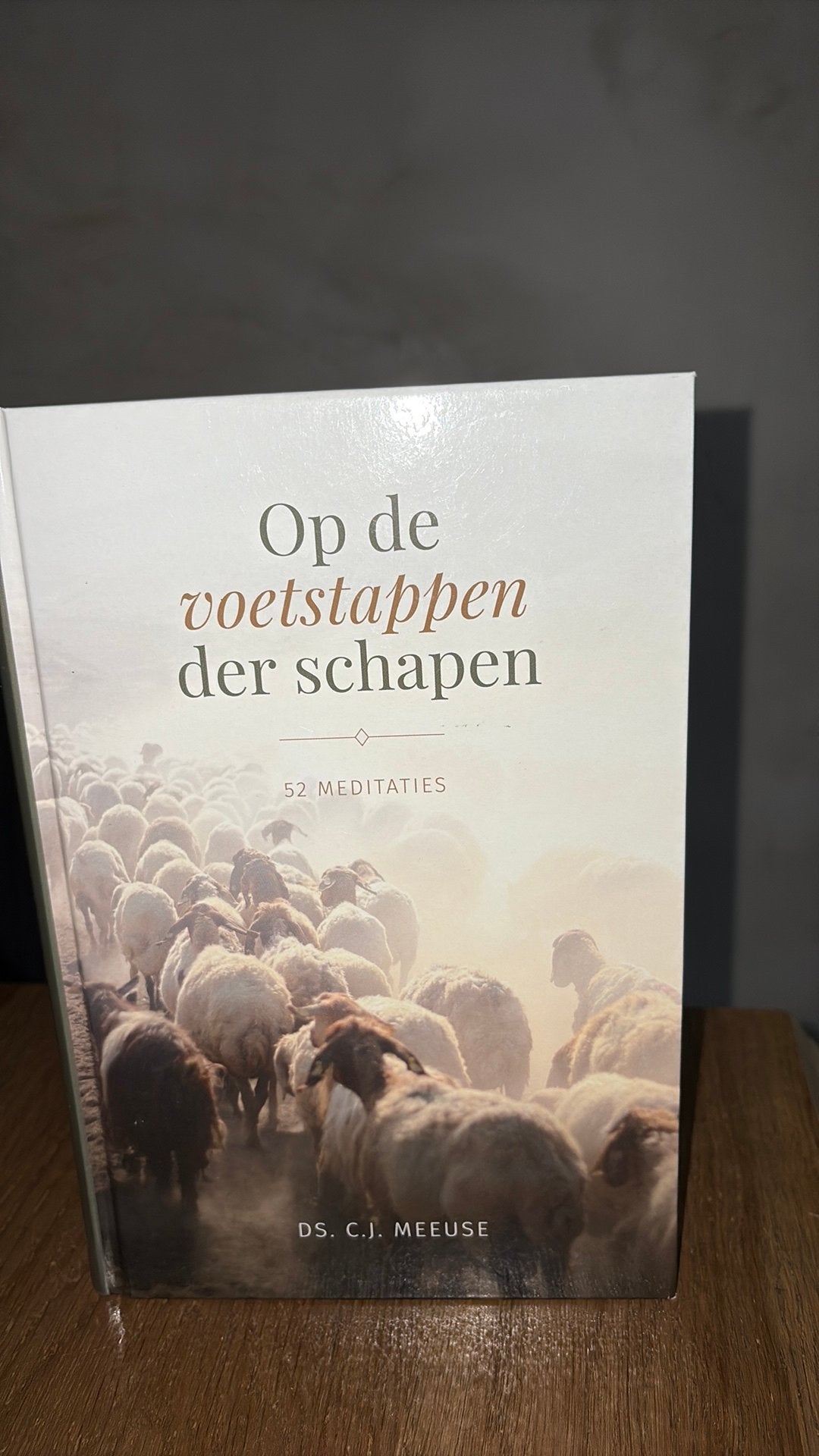 KR-1 Ds CJ Meeuse Op de voetstappen der schapen, Boeken, Godsdienst en Theologie, Zo goed als nieuw, Ophalen of Verzenden