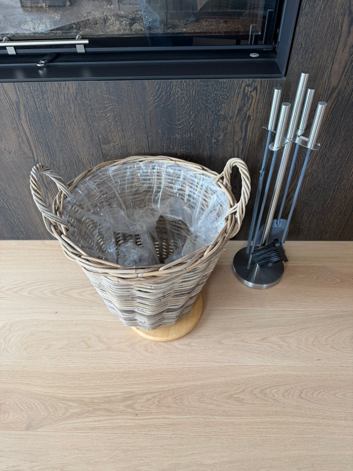 Openhaard set + mand voor haardhout, Ophalen, Zo goed als nieuw, Rond, Riet
