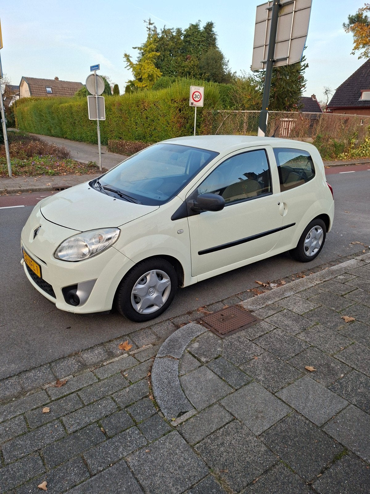 Renault Twingo 1.2 16V 2010 Wit, Auto's, 839 kg, 4 cilinders, 4 stoelen, Wit