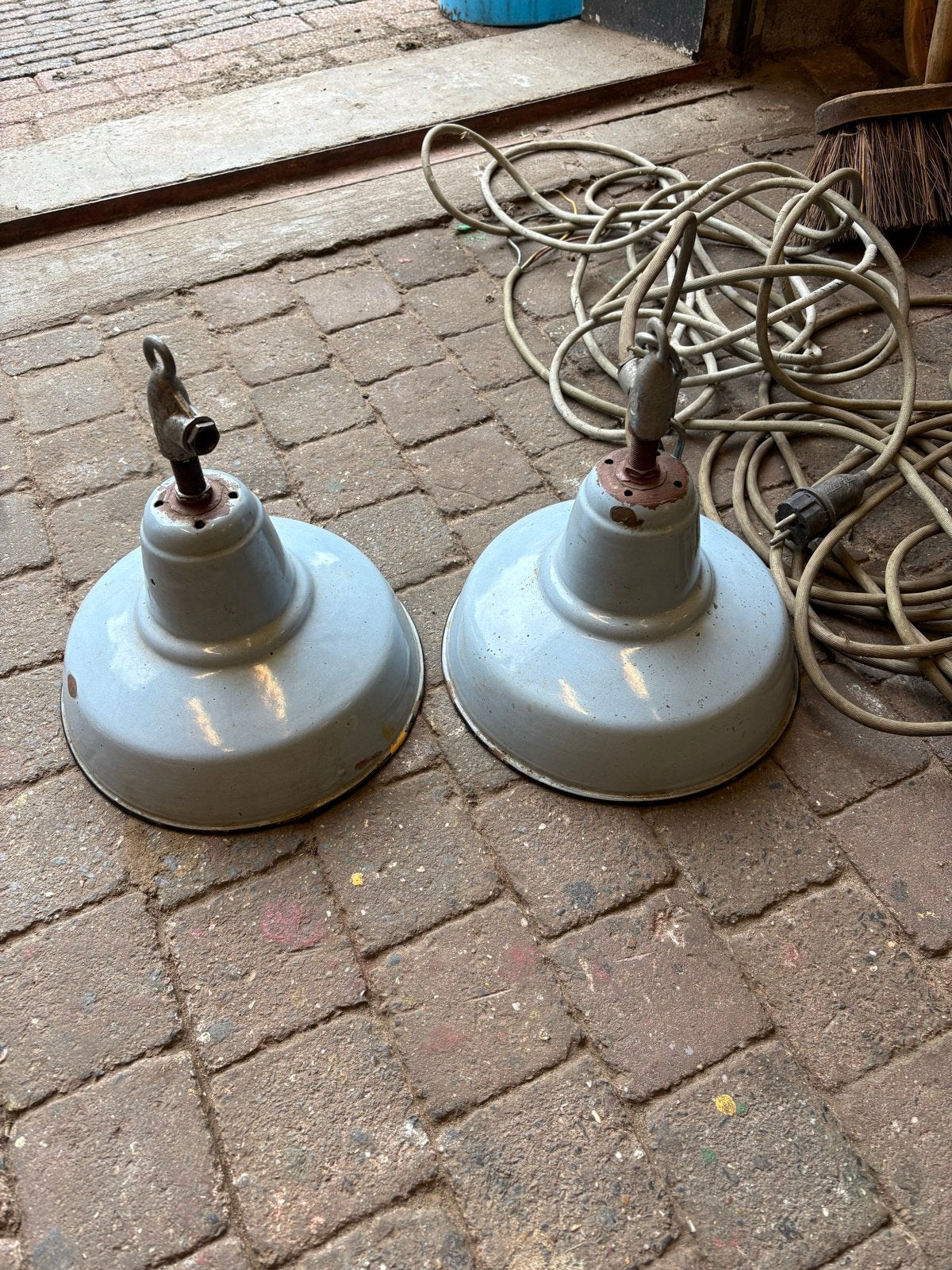 2 stuks Vintage Industriële Emaille Hanglampen EBR, Ophalen of Verzenden