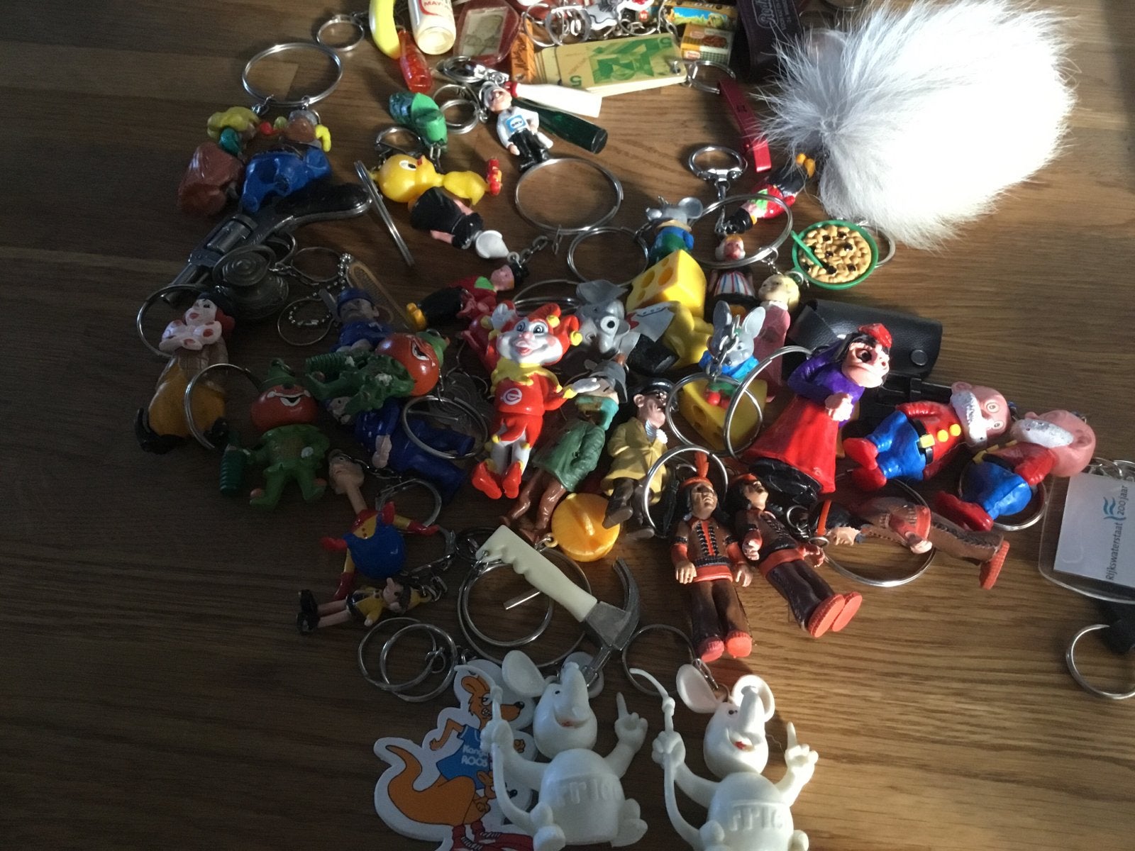 Grote verzameling sleutelhangers, diverse soorten, Verzamelen, Sleutelhangers, Gebruikt, Overige typen, Ophalen of Verzenden