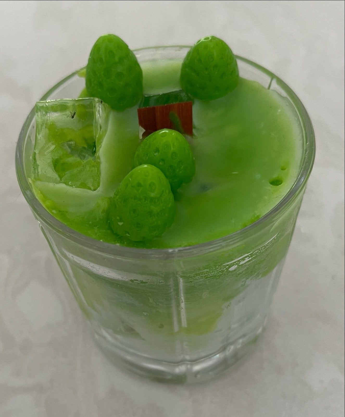 handmade  kaars in glas met aardbeien decoratie (nieuw), Ophalen of Verzenden, Nieuw