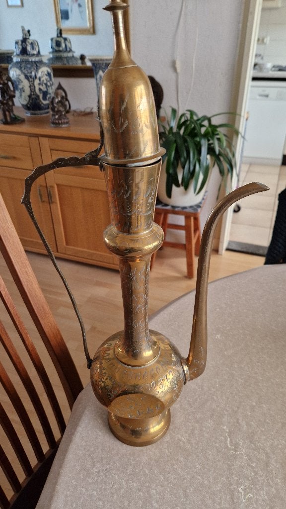 antieke hoge oosterse kan, Antiek en Kunst, Antiek | Koper en Brons, Ophalen of Verzenden, Koper