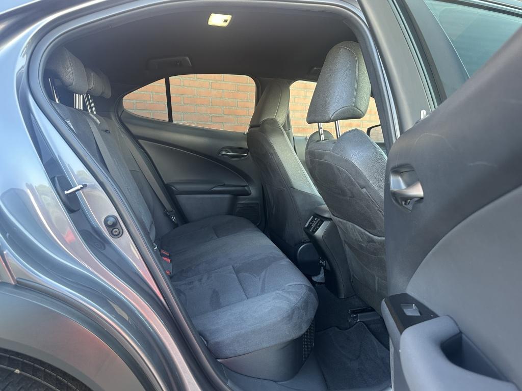 Lexus UX 250h Premium Alcantara Climate Control Nieuwe Bande, 12 maanden, Gebruikt, 4 cilinders, Hybride Elektrisch/Benzine