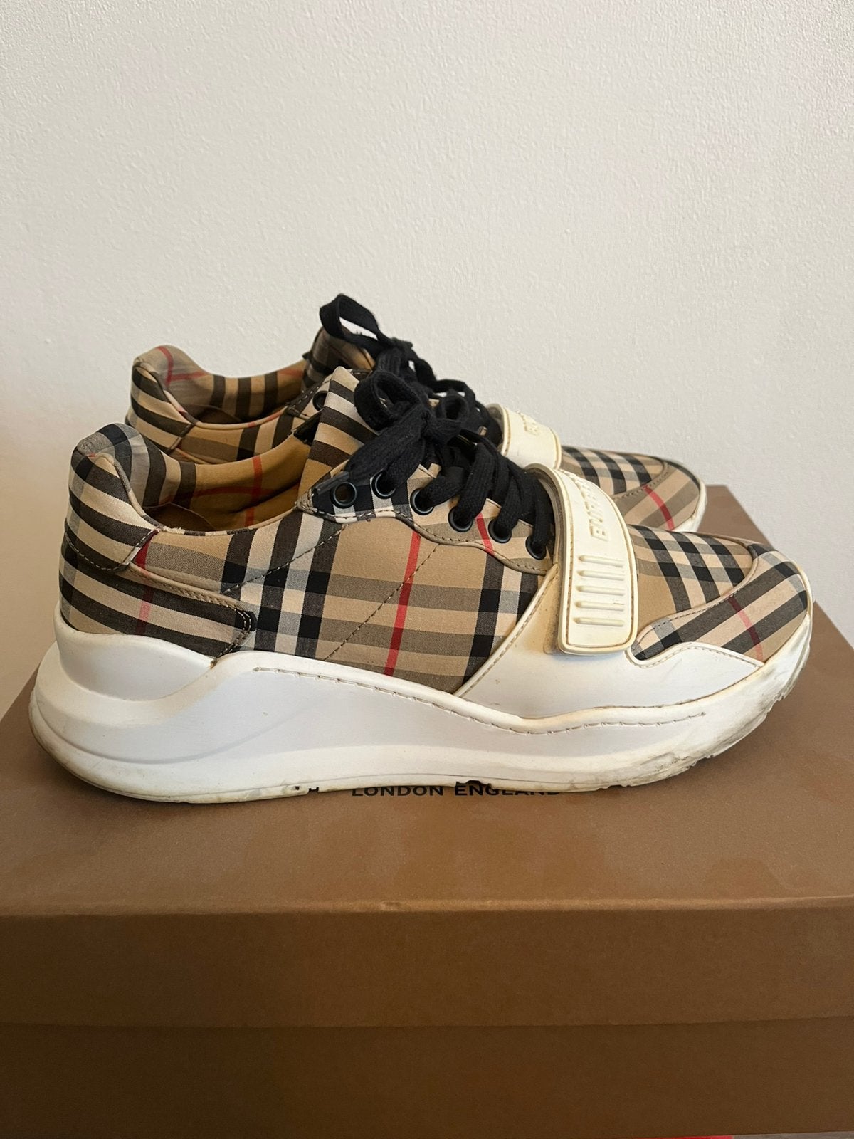 Burberry  sneakers, Wit, Ophalen of Verzenden, Sneakers of Gympen, Gedragen