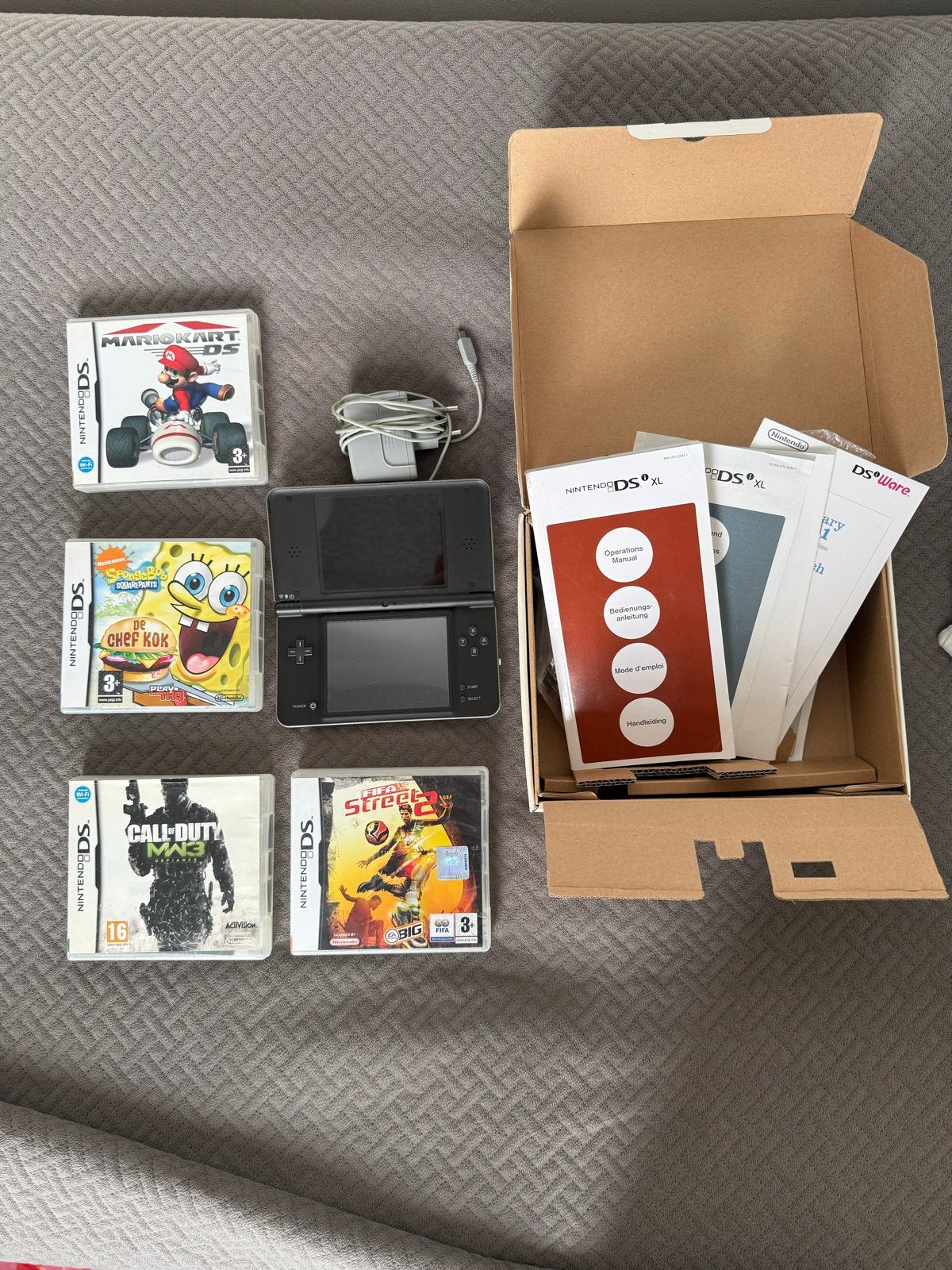 Nintendo DSi XL met 4 spellen en accessoires, Spelcomputers en Games, Games | Nintendo DS, Avontuur en Actie, Online, Gebruikt