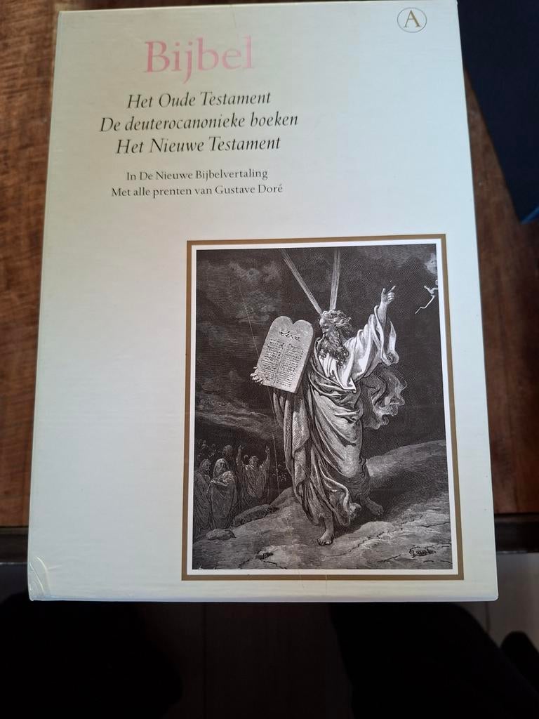 Bijbel: Oude Testament, Deuterocanonieke, Nieuwe Testament, Ophalen of Verzenden, Zo goed als nieuw, Diverse auteurs, Christendom | Katholiek
