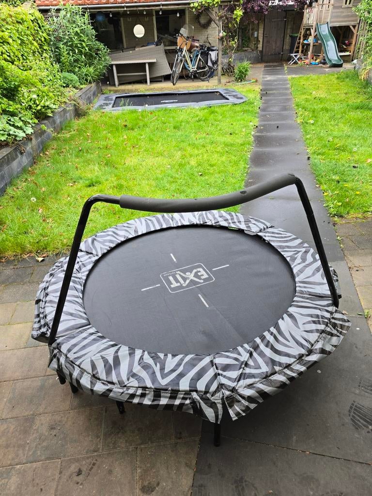 EXIT Tiggy Junior Trampoline 140cm met beugel, Kinderen en Baby's, Speelgoed | Buiten | Trampolines, Gebruikt, Ophalen of Verzenden