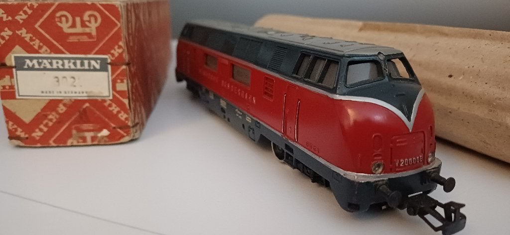 MÄRKLIN 3021 diesel locomotive V 200, original box., Wisselstroom, Locomotief, Ophalen of Verzenden, Zo goed als nieuw