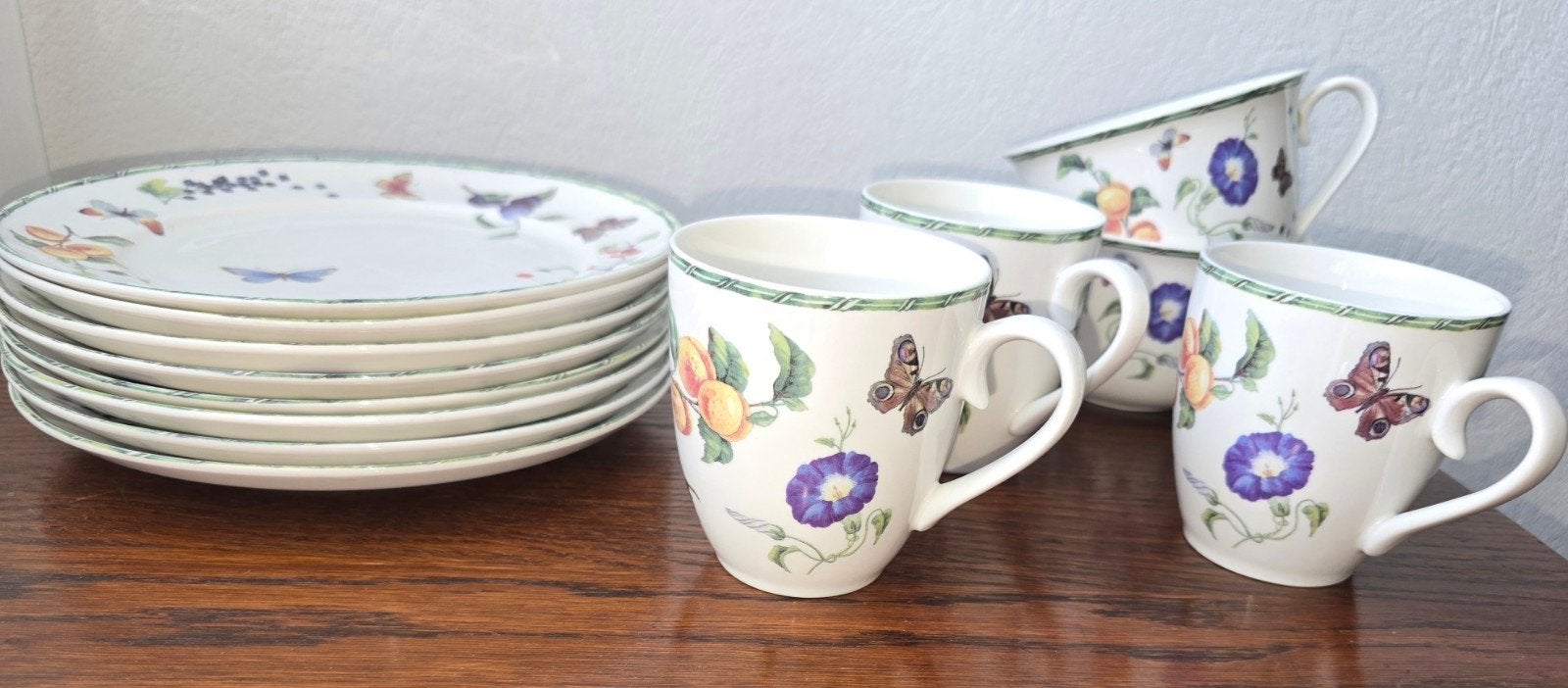 Servies met vlinders en bloemen - borden en koppen, Huis en Inrichting, Keuken | Servies, Ophalen, Keramiek, Zo goed als nieuw