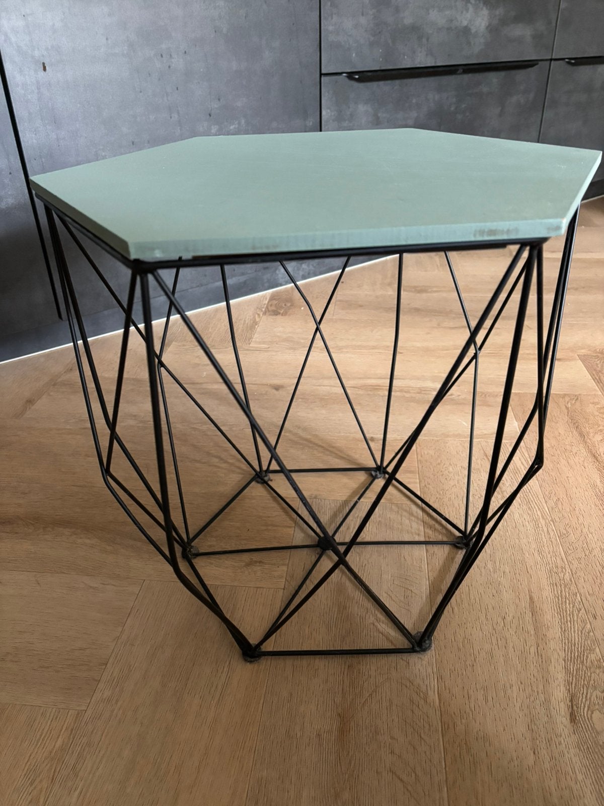 Bijzettafeltje zwart met groen, 45 tot 60 cm, Minder dan 55 cm, Metaal of Aluminium, Rond