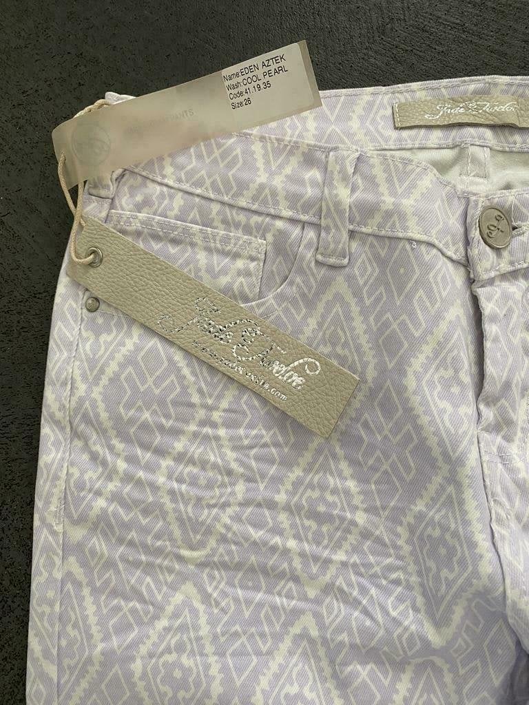 F771 Nieuw: jeans Jade Twelve maat W26=XS=34 broek lila+wit, Kleding | Dames, Jade Twelve, Wit, Nieuw, Ophalen of Verzenden