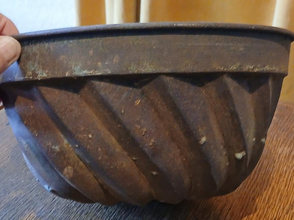 OUD TAART/CAKEBLIK  SUPER DECORATIEF. HG 11.5    DO 23 CM., Ophalen of Verzenden