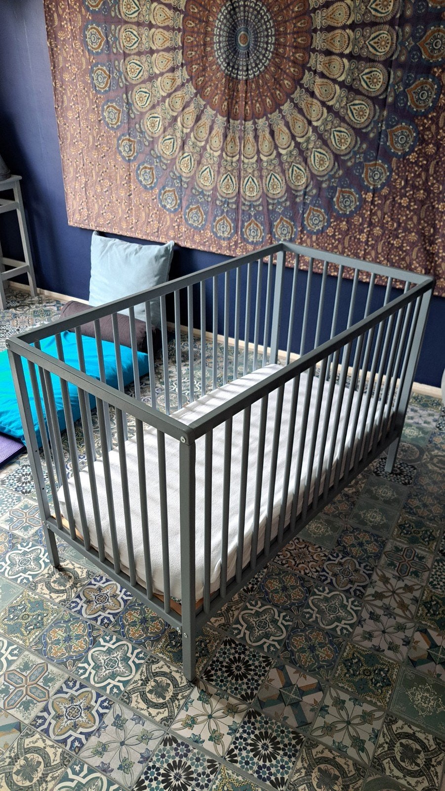 Kinderledikant met matras. Grijs., Kinderen en Baby's, Ophalen, Zo goed als nieuw, Ledikant