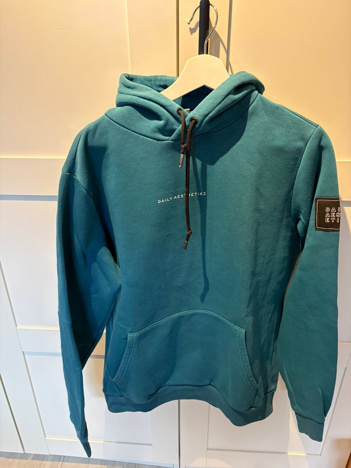 Hoodie daily aesthetikz L, Kleding | Heren, Ophalen of Verzenden, Zo goed als nieuw