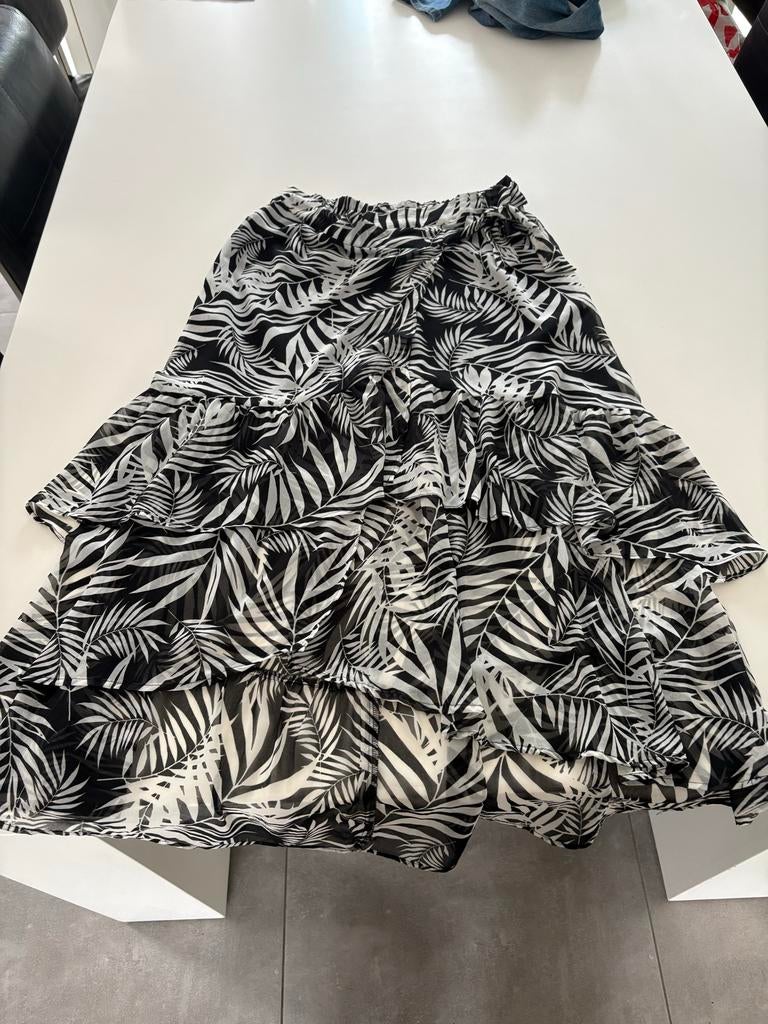 Zwart-witte rok met palmbladprint, maat M, Maat 38/40 (M), Zwart, Ophalen of Verzenden, Zo goed als nieuw