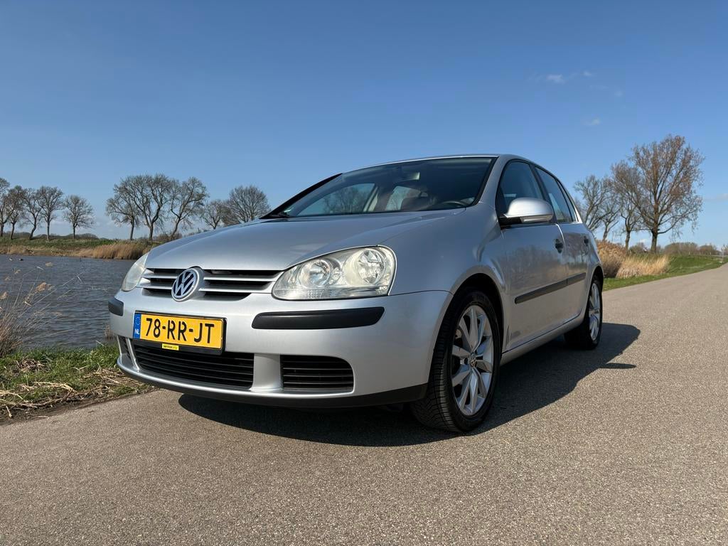 Volkswagen Golf V (5) 1.6 16V FSI 85KW 5D 2005 Grijs, Auto's, Voorwielaandrijving, Zwart, 4 cilinders, 620 kg