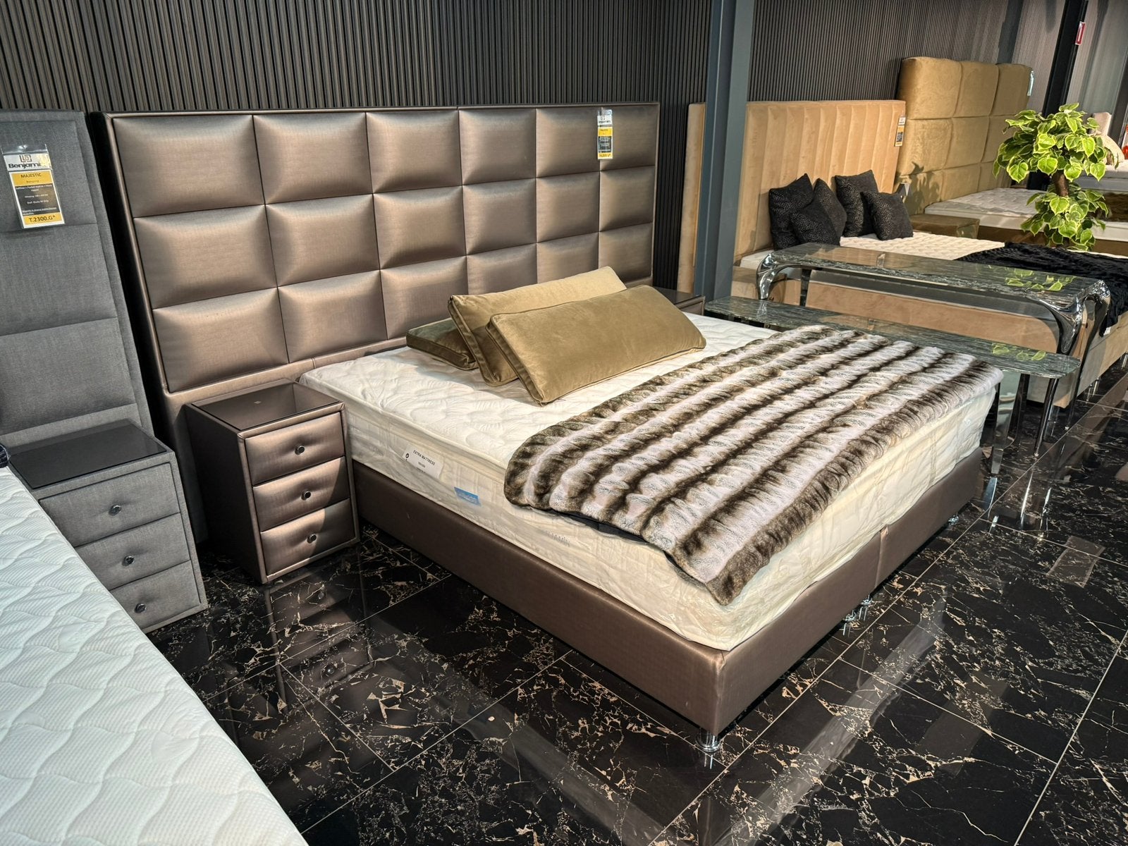 Boxspring 180x200 cm ( prijs : 1300 euro ) compleet nieuw, Huis en Inrichting, Slaapkamer | Bedden, Ophalen of Verzenden, 180 cm