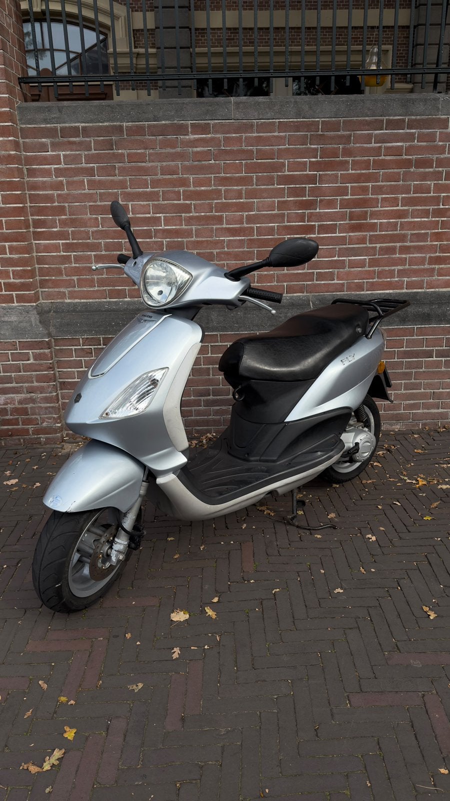 Foto 9 van Piaggio Fly 2T 2011 | Mag in Milieuzone | Weinig KM