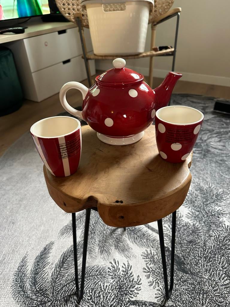 Kitchen Trend theepot met 2 mokken - rood met stippen, Zo goed als nieuw, Steen/keramiek, Rood, Overige merken