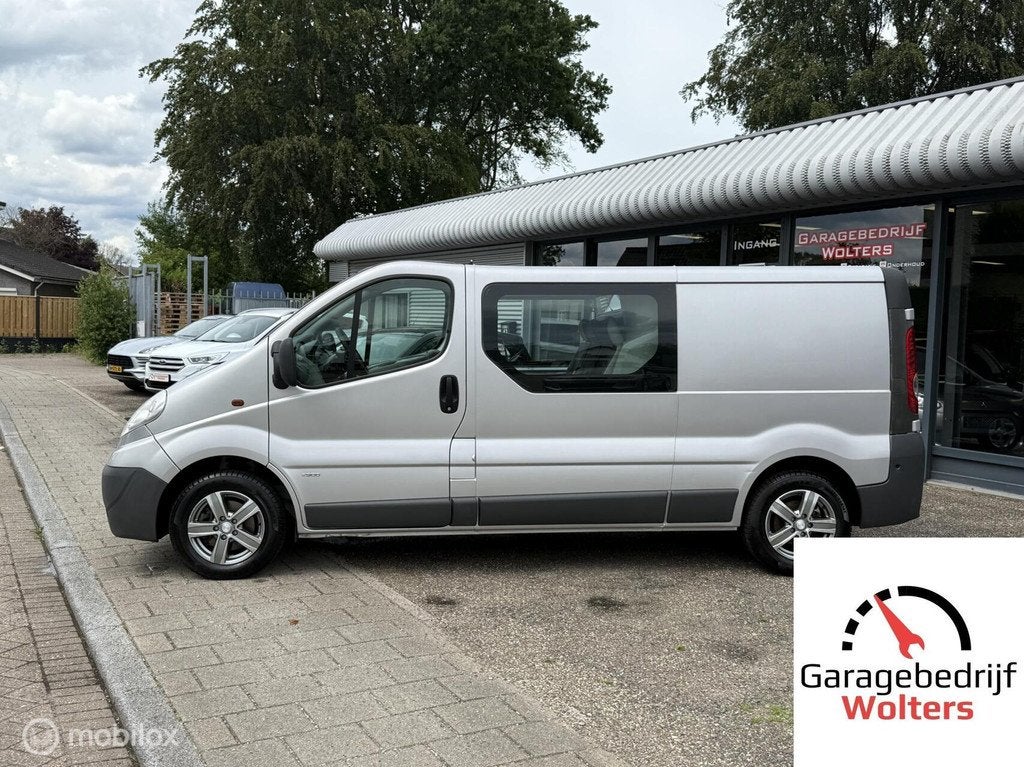 Opel Vivaro bestel 2.0 CDTI L2H1 dubbel cabine airco cruise, Auto's, Bestelauto's, 13 km/l, Euro 5, Stof, Zwart