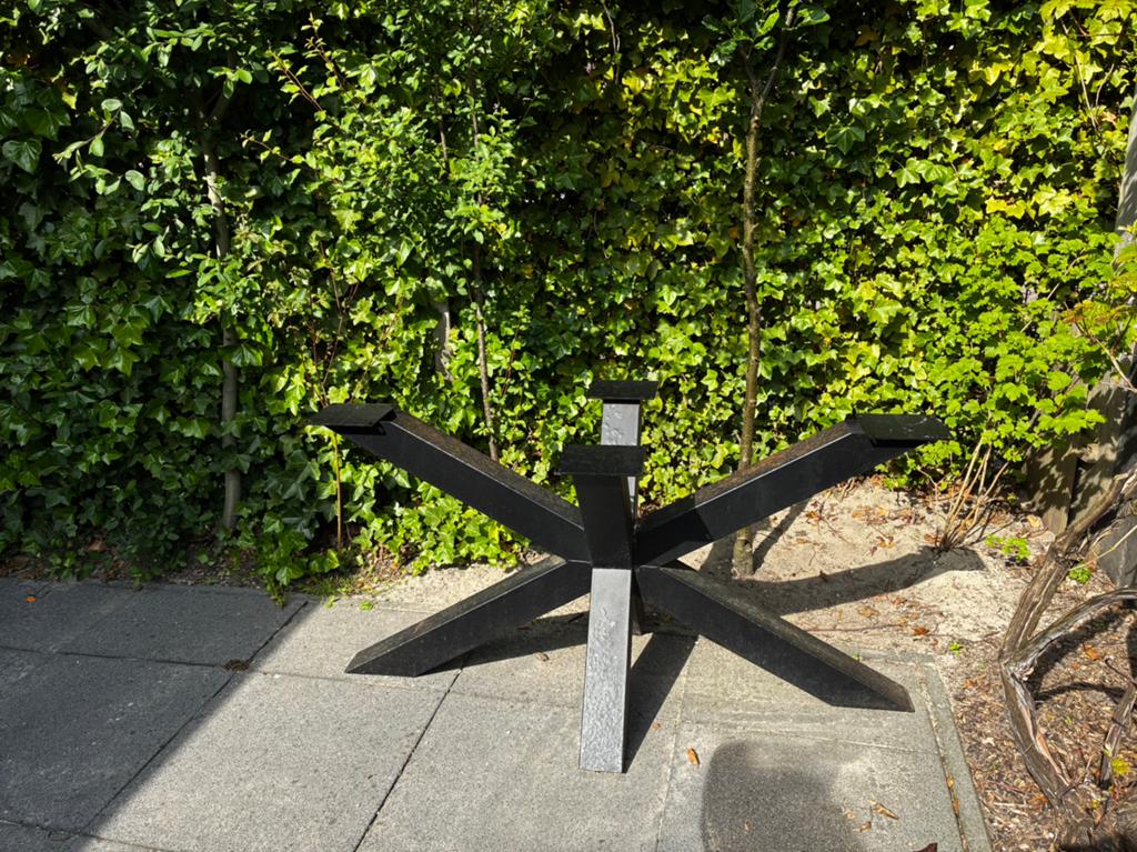 Robuuste ijzeren tafelpoot, Tuin en Terras, Tuintafels, Ophalen, Zo goed als nieuw, Rond, Metaal