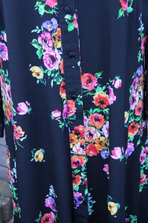 Doorknoopjurk zwart bloem Yoek mt 42/44 Vaste prijs, Kleding | Dames, Yoek, Zwart, Maat 42/44 (L), Ophalen of Verzenden
