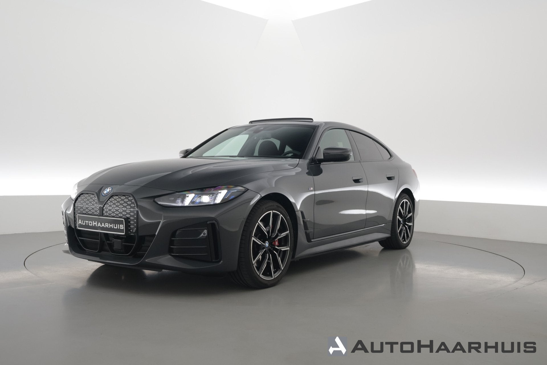 BMW i4 eDrive40 M Sport Pro 84 kWh | Rijklaar! | S/K-Dak | E, Auto's, 12 maanden, Achterwielaandrijving, Gebruikt, 2020 kg