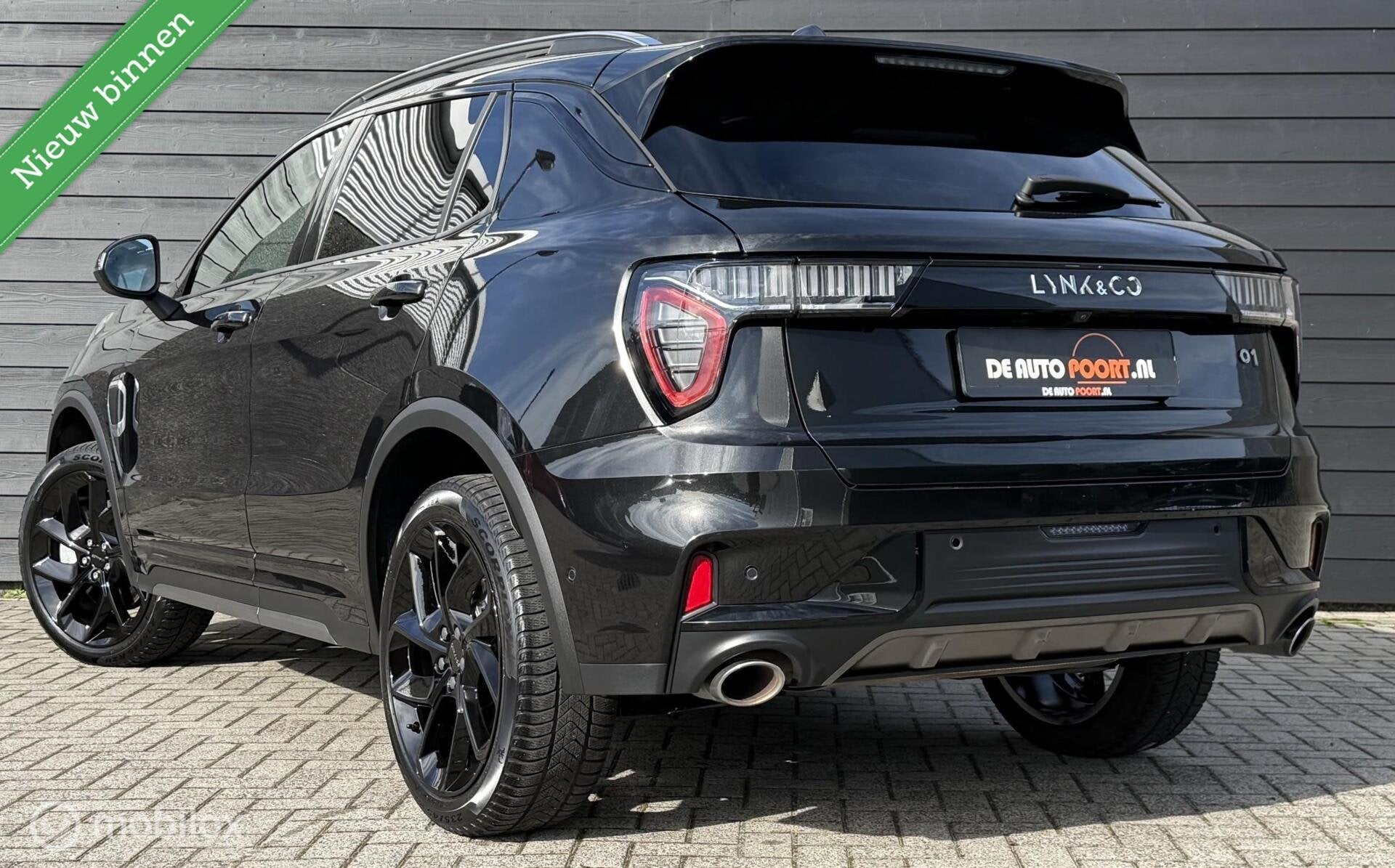 Lynk & Co 01 1.5 Full-Black/Zwarte hemel/Pano.dak/Camera/LED, Auto's, Met garantie (alle), Zwart, Bedrijf, 1854 kg