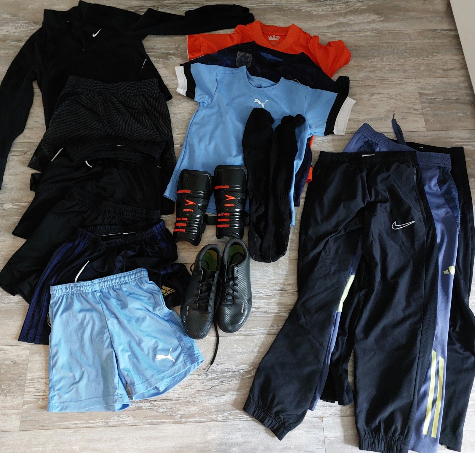 Groot sportkleding / voetbal pakket 128-140 ALLEEN MERK!, Broek, Gebruikt, Ajax, Nike, Adidas, Puma, Jongen of Meisje