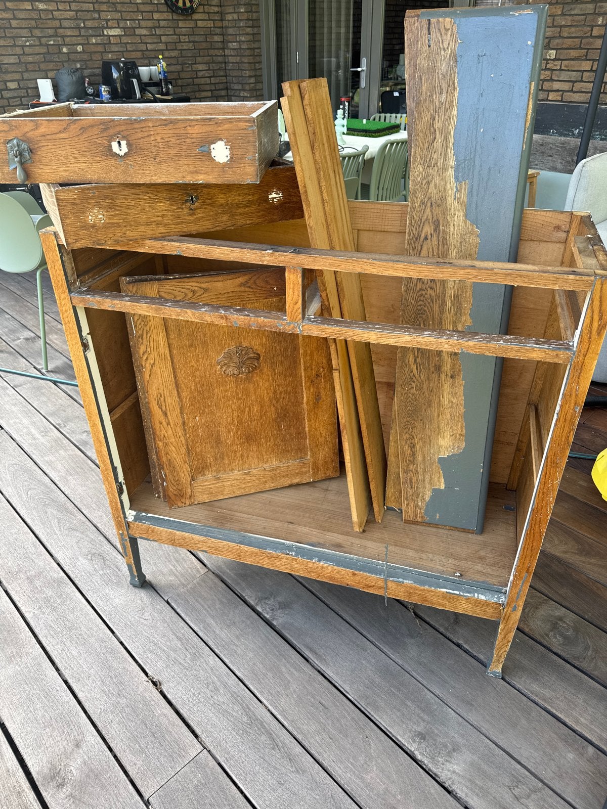 Oude houten kast voor restauratie of upcycling, Ophalen