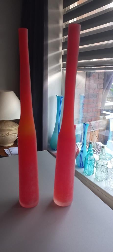 2 dunne glazen vazen, Ophalen of Verzenden, Overige kleuren, Glas, Minder dan 50 cm