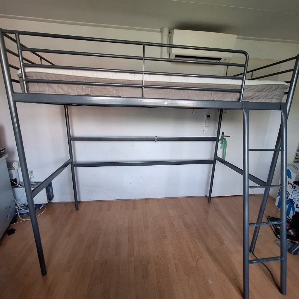 IKEA Svärta hoogslaper, grijs metaal +/- matras, Ophalen, Gebruikt, Eenpersoons, 200 cm