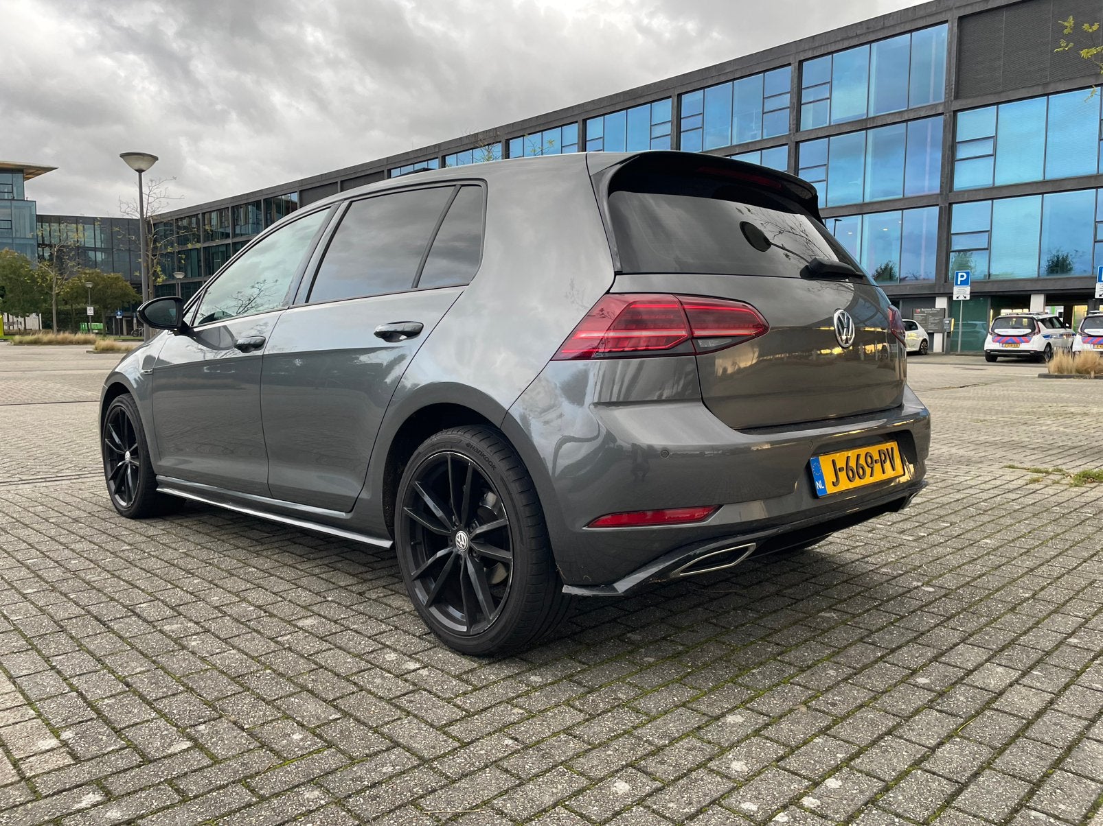 Volkswagen Golf 7.5 R-Line 1.6 TDI 115pk 7-DSG 5D 2017 Grijs, 4 cilinders, Alcantara, Diesel, 25 km/l