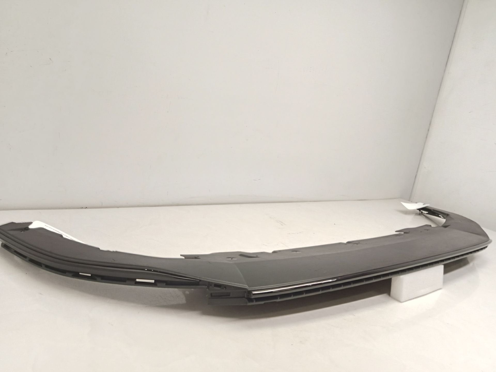 VW Golf 8 VIII 5H R-Line Voorbumper spoiler lip 5H0805915L +, Gebruikt, Volkswagen AG, Bumper, Berliner Ring 2
38440  Wolfsburg, DE