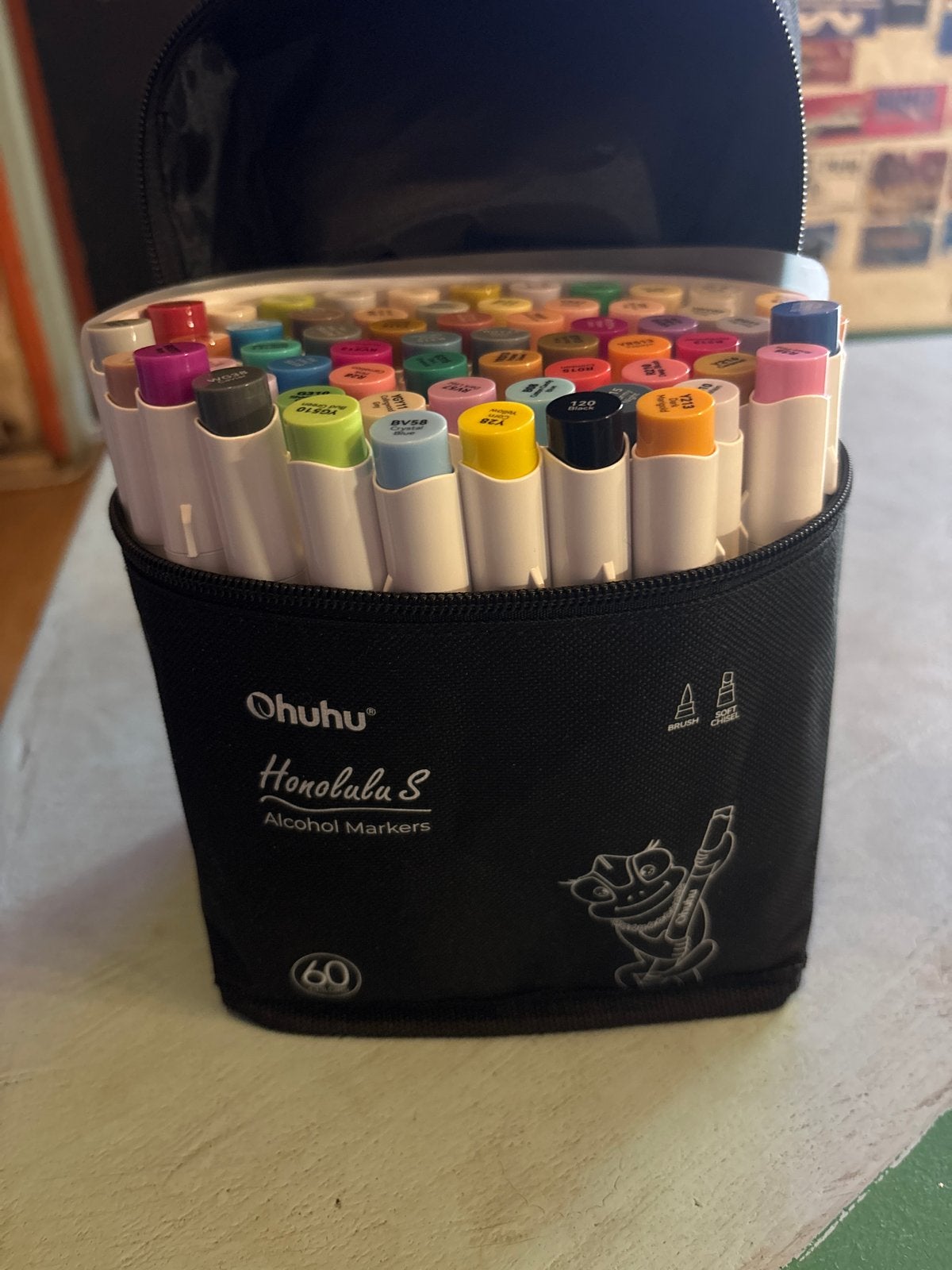 Ongebruikt Ohuhu Honolulu 60 Alcohol Markers, Hobby en Vrije tijd, Ophalen of Verzenden, Zo goed als nieuw, Potlood of Stift