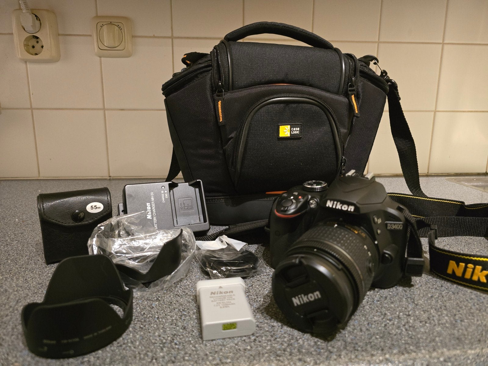 Nikon D3400 Spiegelreflexcamera met accessoires, Spiegelreflex, Draagriem, Zo goed als nieuw, 4 t/m 7 keer