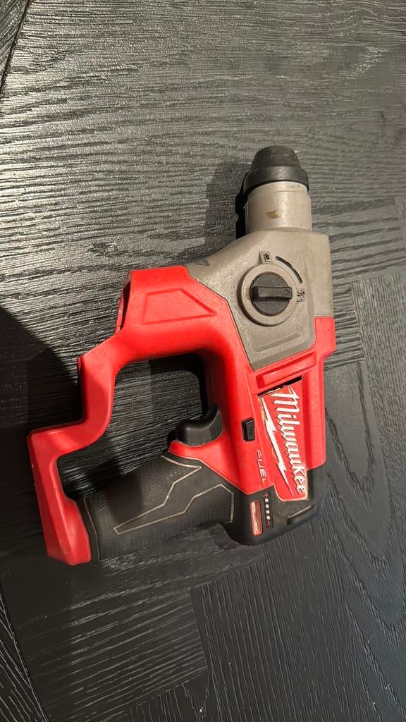 Milwaukee m12 CH klopboormachine + 2x 2ah accu, Doe-het-zelf en Verbouw, Gereedschap | Boormachines, Ophalen of Verzenden, Zo goed als nieuw