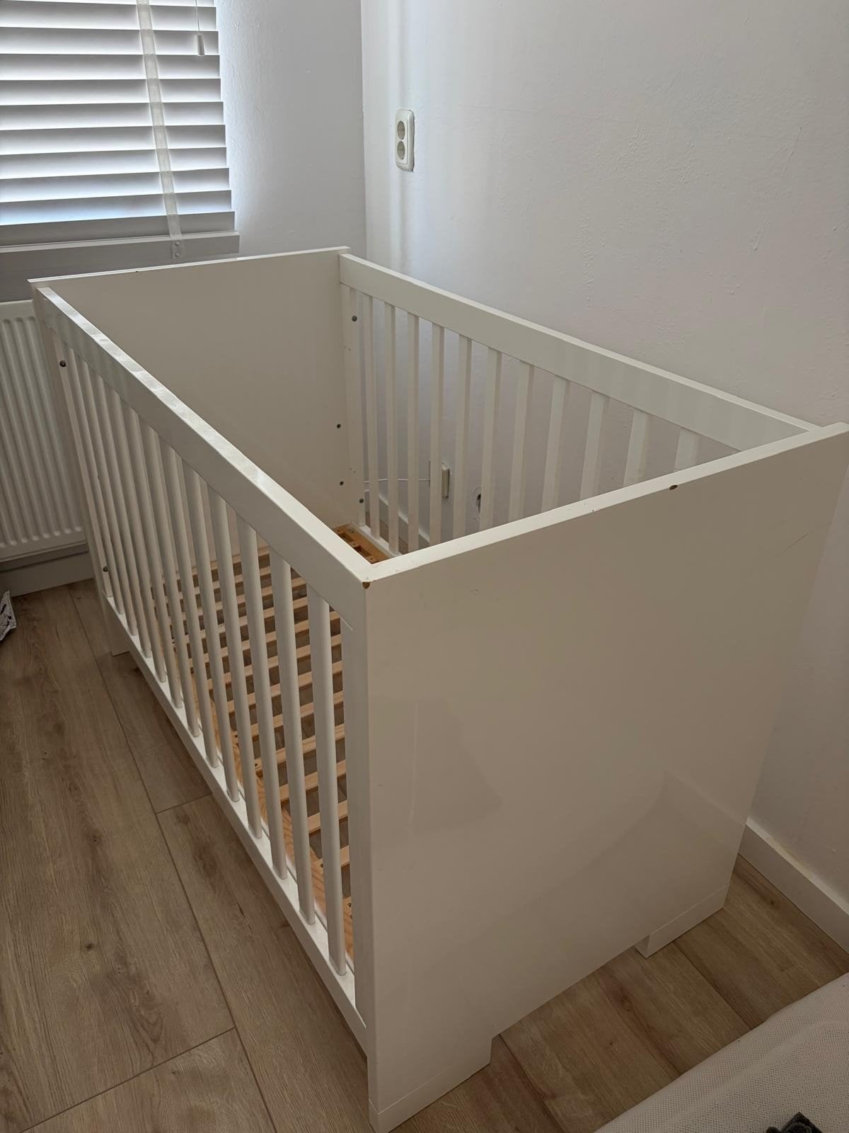 Wit babybedje/ledikantje - Zo goed als nieuw, Kinderen en Baby's, Babywiegjes en Ledikanten, Ophalen
